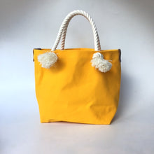 画像をギャラリービューアに読み込む, 　BRANCHES オリジナル　トートバッグМ　＊珊瑚刺繍入り＊ヤマブキ（青刺繍、白紐）
