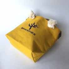 画像をギャラリービューアに読み込む, BRANCHES オリジナル　トートバッグМ　＊珊瑚刺繍入り＊マスタード（青刺繍、白紐）
