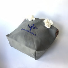 画像をギャラリービューアに読み込む, BRANCHES オリジナル　トートバッグМ　＊珊瑚刺繍入り＊グレー（青刺繍、白紐)
