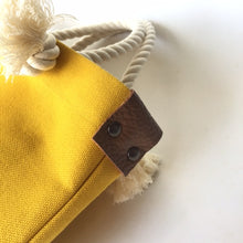 画像をギャラリービューアに読み込む, BRANCHES オリジナル　トートバッグМ　＊珊瑚刺繍入り＊マスタード（青刺繍、白紐）
