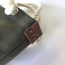 画像をギャラリービューアに読み込む, BRANCHES オリジナル　トートバッグS　＊珊瑚刺繍入り＊アーミーグリーン(青刺繍、白紐）
