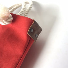 画像をギャラリービューアに読み込む, BRANCHES オリジナル　トートバッグМ　＊珊瑚刺繍入り＊スカーレット（青刺繍、白紐）
