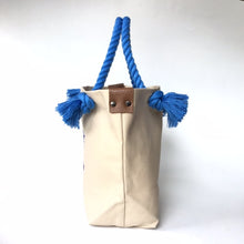 画像をギャラリービューアに読み込む, BRANCHES オリジナル　トートバッグМ　＊珊瑚刺繍入り＊アイボリー(青刺繍、青紐）
