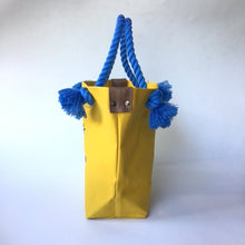画像をギャラリービューアに読み込む, BRANCHES オリジナル　トートバッグМ　＊珊瑚刺繍入り＊マスタード(青刺繍、青紐）
