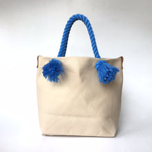 画像をギャラリービューアに読み込む, BRANCHES オリジナル　トートバッグМ　＊珊瑚刺繍入り＊アイボリー(青刺繍、青紐）
