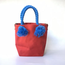 画像をギャラリービューアに読み込む, BRANCHES オリジナル　トートバッグS　＊珊瑚刺繍入り＊スカーレット（青刺繍、青紐）

