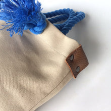 画像をギャラリービューアに読み込む, BRANCHES オリジナル　トートバッグМ　＊珊瑚刺繍入り＊アイボリー(青刺繍、青紐）
