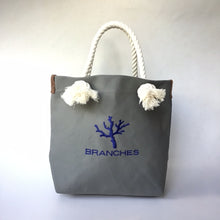画像をギャラリービューアに読み込む, BRANCHES オリジナル　トートバッグМ　＊珊瑚刺繍入り＊グレー（青刺繍、白紐)

