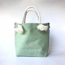 画像をギャラリービューアに読み込む, BRANCHES オリジナル　トートバッグМ　＊珊瑚刺繍入り＊スモーキーセラドン（グレー刺繍、白紐）
