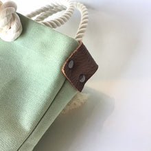 画像をギャラリービューアに読み込む, BRANCHES オリジナル　トートバッグМ　＊珊瑚刺繍入り＊スモーキーセラドン（グレー刺繍、白紐）
