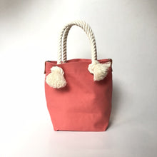 画像をギャラリービューアに読み込む, BRANCHES オリジナル　トートバッグ　＊珊瑚刺繍入り＊カラクレナイ(グレー刺繍、白紐）
