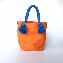 画像をギャラリービューアに読み込む, BRANCHES オリジナル　トートバッグ　＊珊瑚刺繍入り＊オレンジ(グレー刺繍、青紐）

