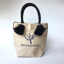 画像をギャラリービューアに読み込む, BRANCHES オリジナル　トートバッグ　＊珊瑚刺繍入り＊アイボリー(グレー刺繍、黒紐)
