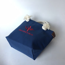 画像をギャラリービューアに読み込む, 　BRANCHES オリジナル　トートバッグМ　＊珊瑚刺繍入り＊インディゴ（赤刺繍、白紐）
