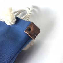 画像をギャラリービューアに読み込む, 　BRANCHES オリジナル　トートバッグМ　＊珊瑚刺繍入り＊インディゴ（赤刺繍、白紐）
