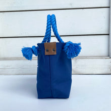 画像をギャラリービューアに読み込む, BRANCHES オリジナル　トートバッグ　＊珊瑚刺繍入り＊フラワーブルー（白刺繍、青紐）
