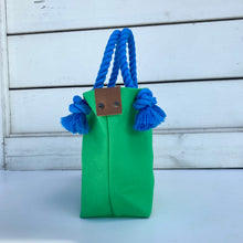 画像をギャラリービューアに読み込む, BRANCHES オリジナル　トートバッグ　＊珊瑚刺繍入り＊ライトグリーン（青刺繍、青紐）
