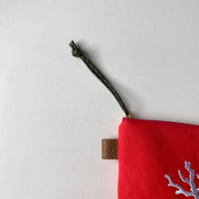 画像をギャラリービューアに読み込む, NEW✨　珊瑚ロゴ刺繍ポーチ　Sサイズ(レッド)　
