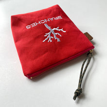 画像をギャラリービューアに読み込む, NEW✨　珊瑚ロゴ刺繍ポーチ　Sサイズ(レッド)　
