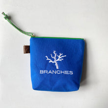 画像をギャラリービューアに読み込む, NEW✨　珊瑚ロゴ刺繍ポーチ　Sサイズ(ブルー)　
