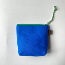 画像をギャラリービューアに読み込む, NEW✨　珊瑚ロゴ刺繍ポーチ　Sサイズ(ブルー)　
