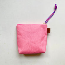 画像をギャラリービューアに読み込む, NEW✨　珊瑚ロゴ刺繍ポーチ　Sサイズ(ピンク)　
