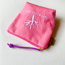 画像をギャラリービューアに読み込む, NEW✨　珊瑚ロゴ刺繍ポーチ　Sサイズ(ピンク)　
