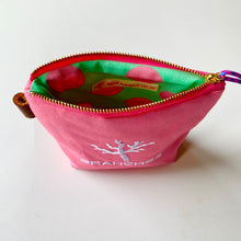 画像をギャラリービューアに読み込む, NEW✨　珊瑚ロゴ刺繍ポーチ　Sサイズ(ピンク)　

