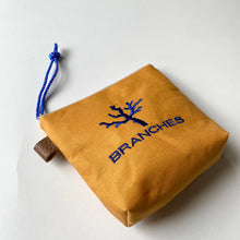 画像をギャラリービューアに読み込む, NEW✨　珊瑚ロゴ刺繍ポーチ　Sサイズ(キャニオンブラウン)　
