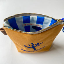 画像をギャラリービューアに読み込む, NEW✨　珊瑚ロゴ刺繍ポーチ　Sサイズ(キャニオンブラウン)　
