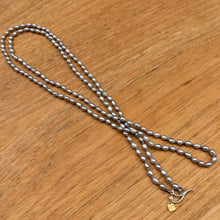 画像をギャラリービューアに読み込む, ✨NEW✨　淡水パールのシルクロングネックレス／グレー
