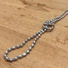 画像をギャラリービューアに読み込む, ✨NEW✨　淡水パールのシルクロングネックレス／グレー
