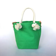 画像をギャラリービューアに読み込む, BRANCHES オリジナル　トートバッグ　＊珊瑚刺繍入り＊ライトグリーン(グレー刺繡、白紐）
