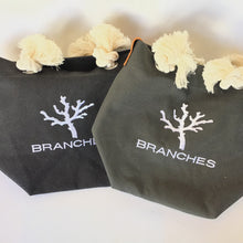 画像をギャラリービューアに読み込む, BRANCHES オリジナル　トートバック　＊珊瑚刺繍入り＊チャコール～白刺繡
