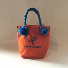 画像をギャラリービューアに読み込む, BRANCHES オリジナル　トートバッグ　＊珊瑚刺繍入り＊キャロット（グレー刺繍、青紐）
