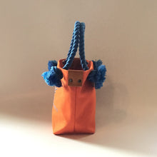 画像をギャラリービューアに読み込む, BRANCHES オリジナル　トートバッグ　＊珊瑚刺繍入り＊キャロット（グレー刺繍、青紐）
