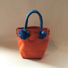 画像をギャラリービューアに読み込む, BRANCHES オリジナル　トートバッグ　＊珊瑚刺繍入り＊キャロット（グレー刺繍、青紐）
