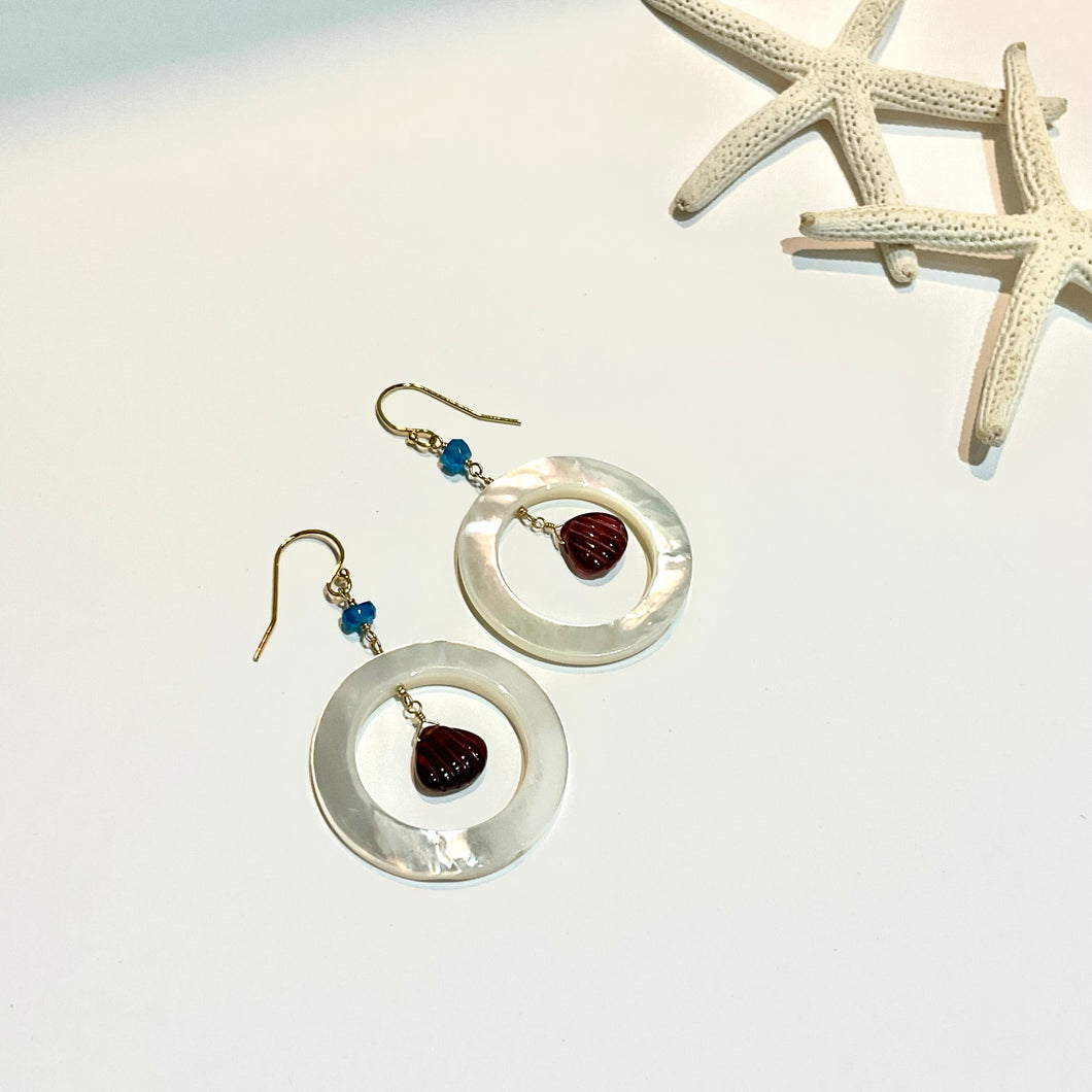 ✨NEW✨ 白蝶ドーナツ・天然石ピアス