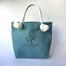 画像をギャラリービューアに読み込む, BRANCHES オリジナル　トートバッグМ　＊珊瑚刺繍入り＊ブルージェイド(グレー刺繍、白紐 ）

