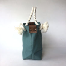 画像をギャラリービューアに読み込む, BRANCHES オリジナル　トートバッグS　＊珊瑚刺繍入り＊ブルージェイド（青刺繍、白紐）
