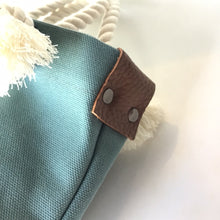 画像をギャラリービューアに読み込む, BRANCHES オリジナル　トートバッグS　＊珊瑚刺繍入り＊ブルージェイド（青刺繍、白紐）
