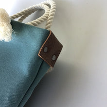 画像をギャラリービューアに読み込む, BRANCHES オリジナル　トートバッグМ　＊珊瑚刺繍入り＊ブルージェイド(グレー刺繍、白紐 ）
