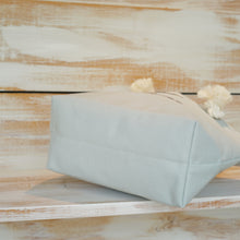 画像をギャラリービューアに読み込む, BRANCHES オリジナル　トートバッグМ　＊珊瑚刺繍入り＊ベビーブルー(グレー刺繍、白紐）
