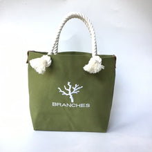 画像をギャラリービューアに読み込む, BRANCHES オリジナル　トートバッグМ　＊珊瑚刺繍入り＊ライトモス(白刺繍、白紐）

