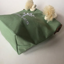 画像をギャラリービューアに読み込む, BRANCHES オリジナル　トートバッグ　＊珊瑚刺繍入り＊スモーキーセラドン（白刺繡、白紐）
