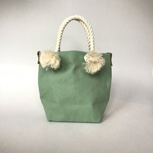 画像をギャラリービューアに読み込む, BRANCHES オリジナル　トートバッグ　＊珊瑚刺繍入り＊スモーキーセラドン（白刺繡、白紐）
