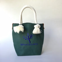 画像をギャラリービューアに読み込む, BRANCHES オリジナル　トートバッグS　＊珊瑚刺繍入り＊濃グリーン（青刺繍、白紐）
