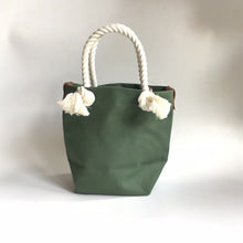 画像をギャラリービューアに読み込む, ✨NEW!!　BRANCHES オリジナル　トートバッグ　＊珊瑚刺繍入り＊エバーグリーン～白刺繍
