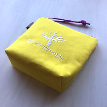 画像をギャラリービューアに読み込む, 珊瑚ロゴ刺繍ポーチ　Sサイズ(イエロー)
