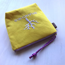 画像をギャラリービューアに読み込む, 珊瑚ロゴ刺繍ポーチ　Sサイズ(イエロー)
